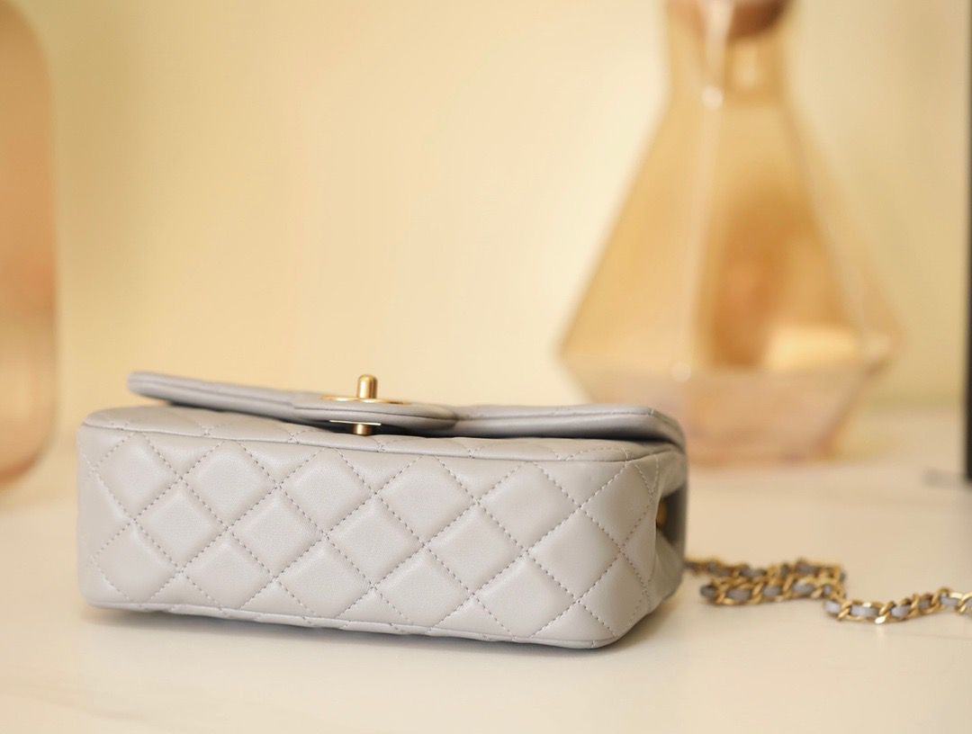 Chanel Golden ball in grey angle 4