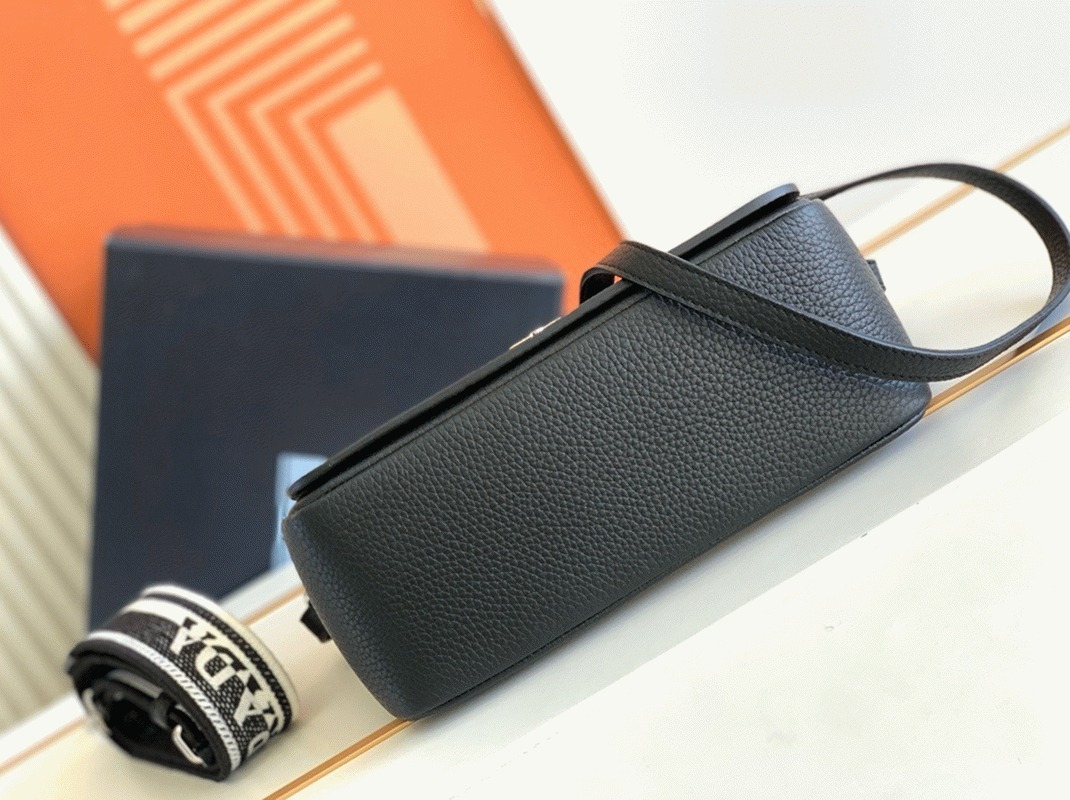 Prada Flap Shoulder Bag Knockoff in Black angle 3