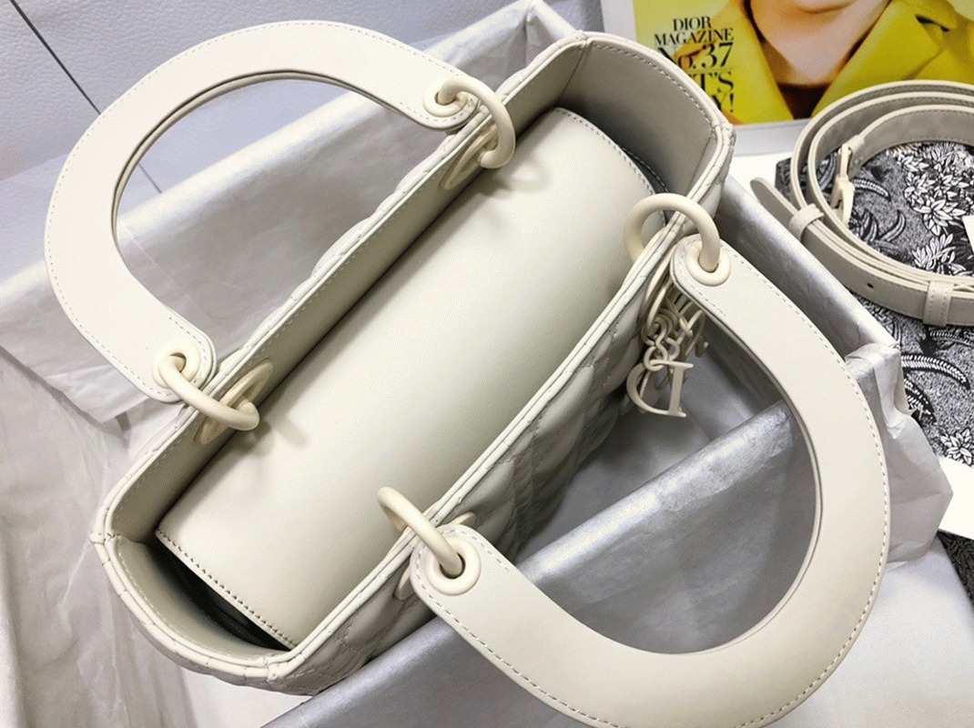 Dior Lady Dior Medium Bag Knockoff in White angle 5