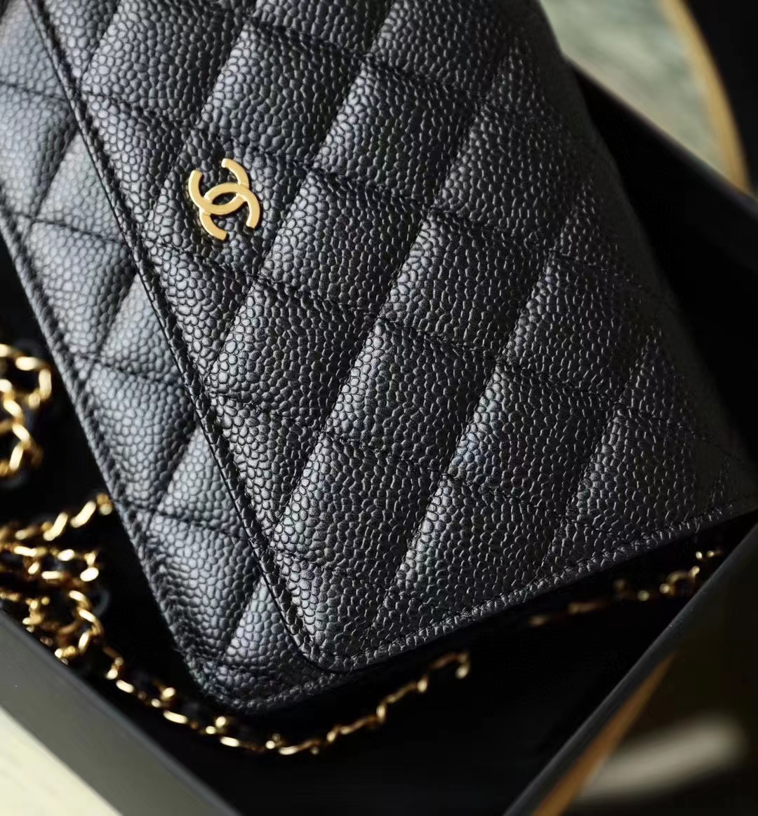 CHANEL Wallet on Chain angle 3