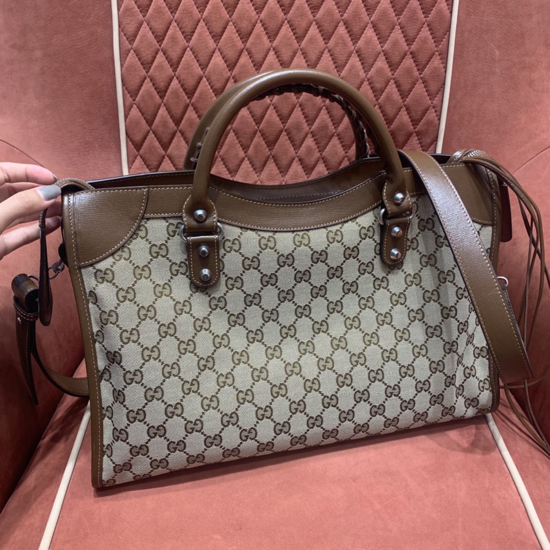 G7 x Balenciagα angle 4