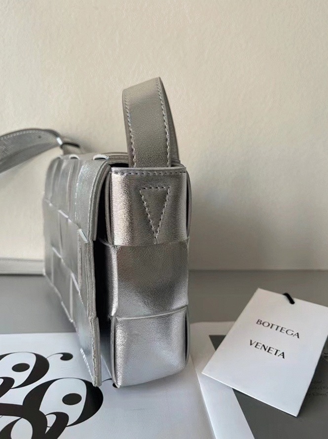 Top Quality Knockoff Bottega Veneta Cassette Bag In Silver angle 5