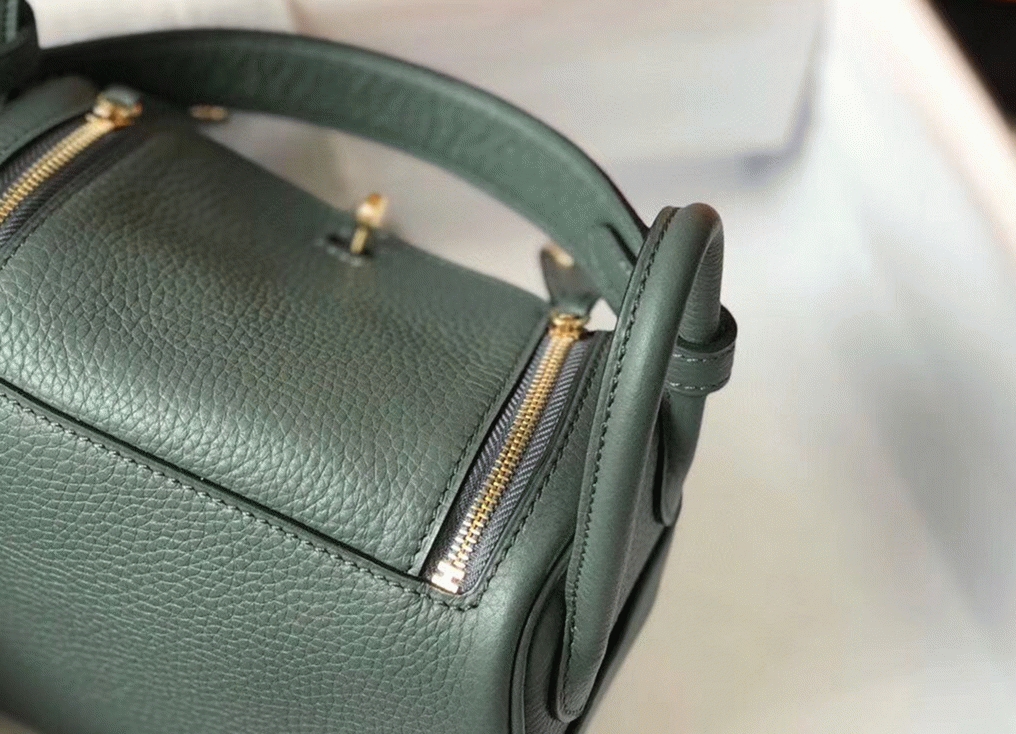 Best replica Hermes Lindy Mini handbag in vert amande angle 5
