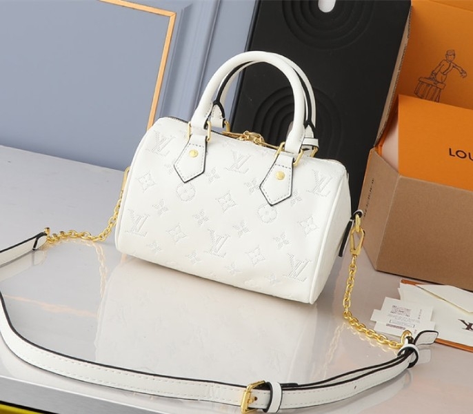 Louis Vuitton Other Leathers Speedy Bandouliere 20 Handbag In Quartz White angle 2