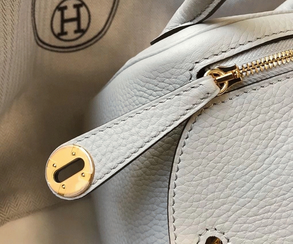 Best replica Hermes Lindy Mini handbag in pearl grey angle 5