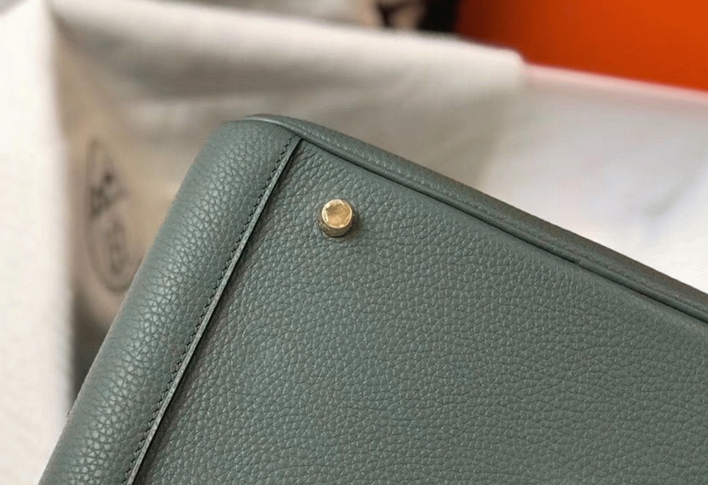 Fake Hermes Lindy 30cm bag in vert amande color angle 2