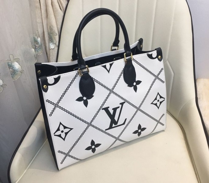 Louis Vuitton Spring 2022 Monogram Empreinte Onthego MM Tote In Cream angle 3